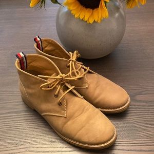 Tommy Hilfiger tan ankle boots